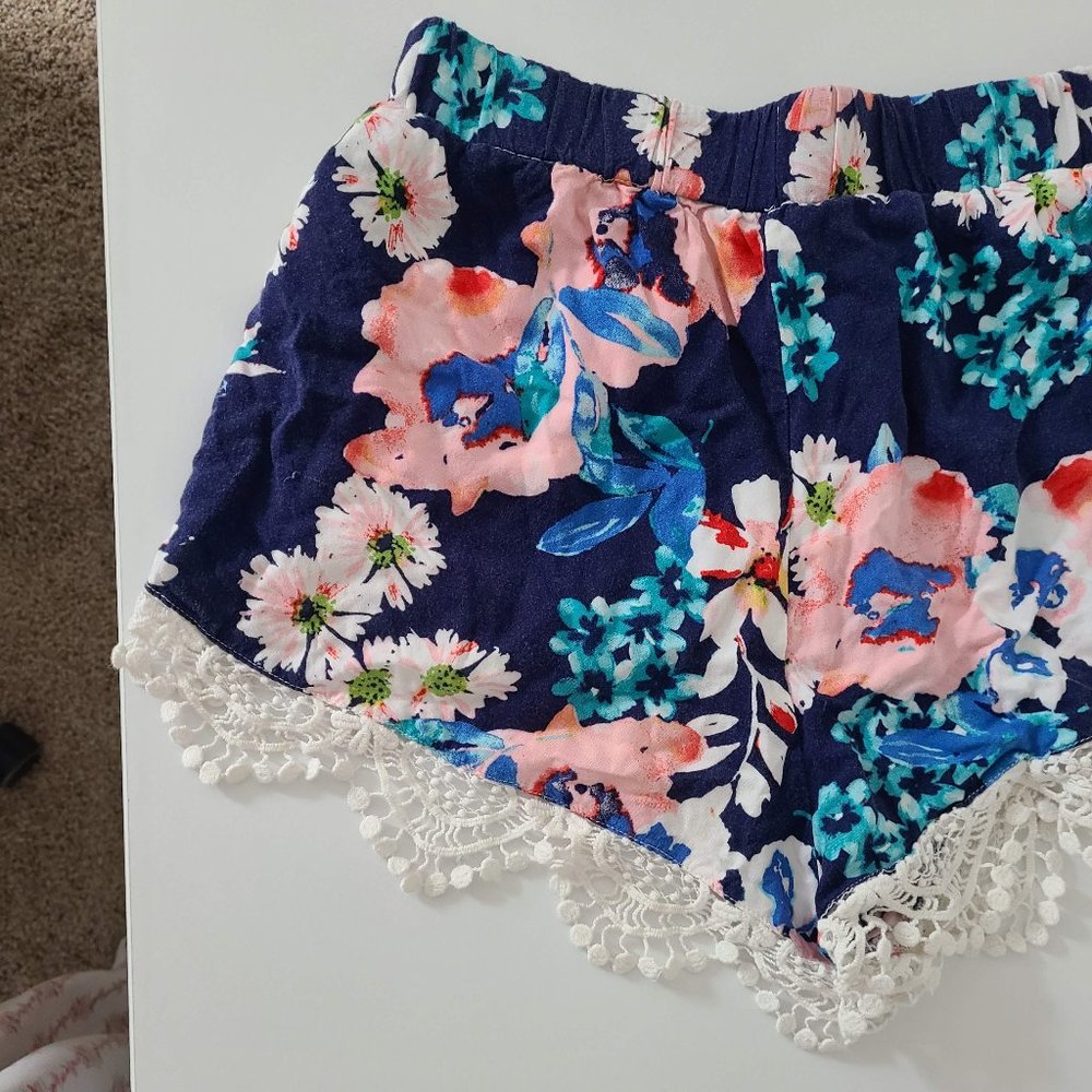 Floral Lace Shorts XS - Picture 8 of 11